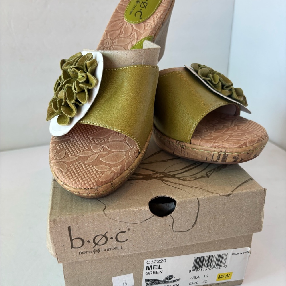 b.o.c. Women's Olive Green Floral Mules